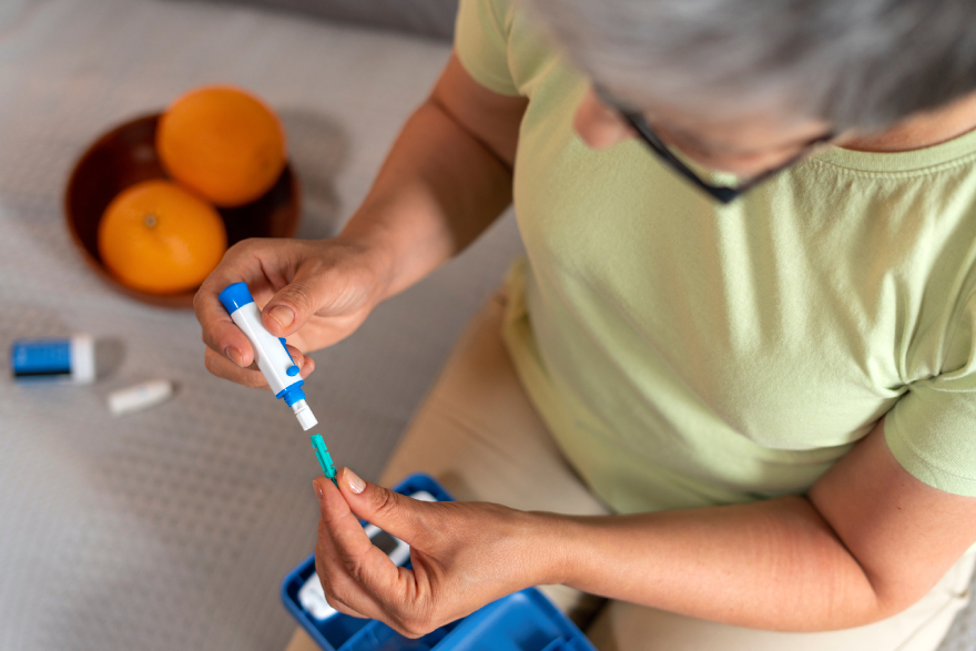 Best peptides for weight loss: woman preparing to inject a peptide.