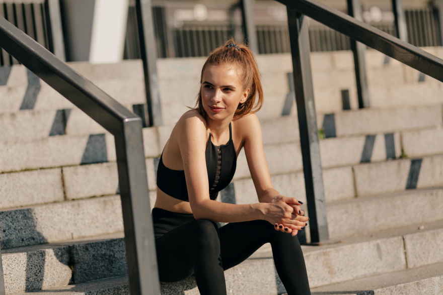 Best peptides for weight loss: woman runner resting.