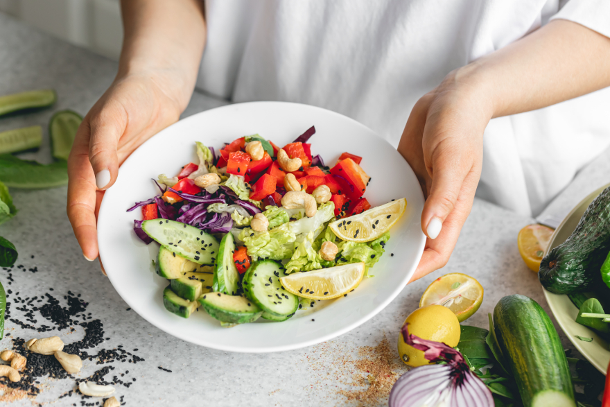 Collagen peptides benefits: a plate full of vegetables.