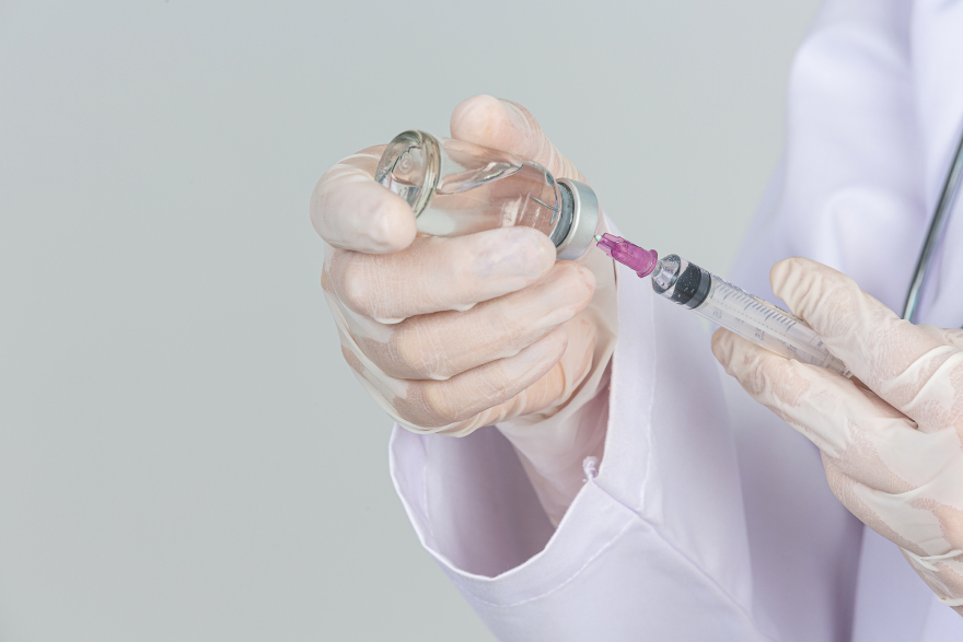 Mounjaro doses: a doctor preparing an injection.