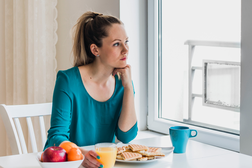 Ozempic alternatives: a woman thinking about food.