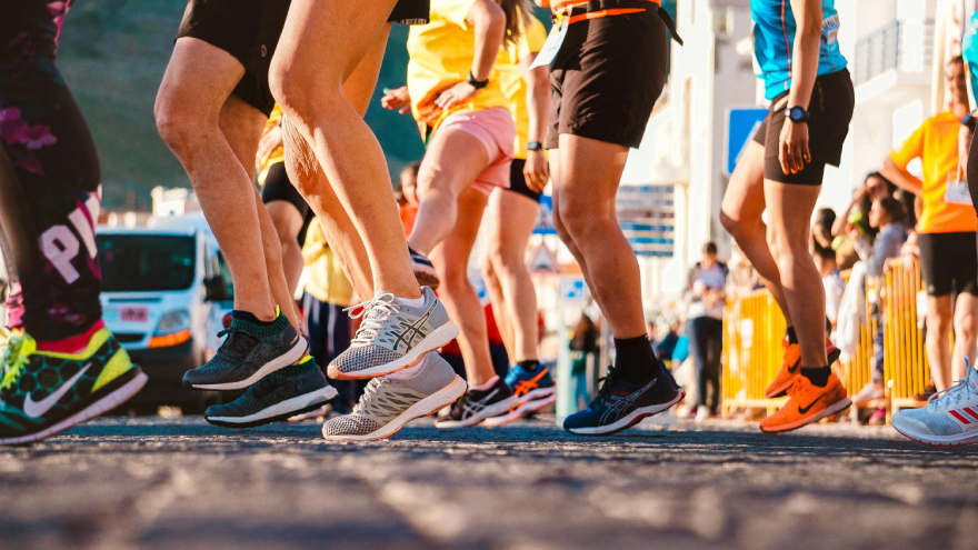 Sauna benefits: a group of people preparing to run a marathon.