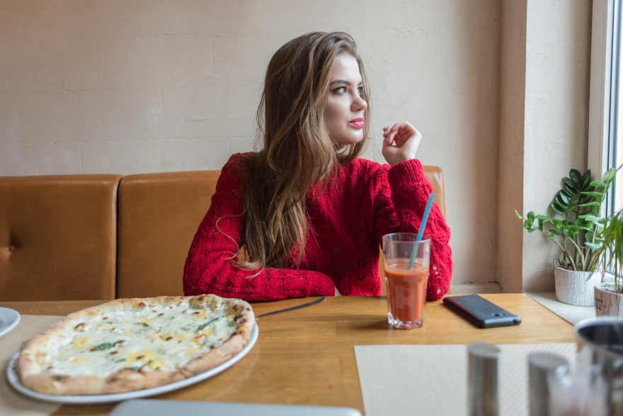 Side effects of Mounjaro: a woman not eating her pizza.