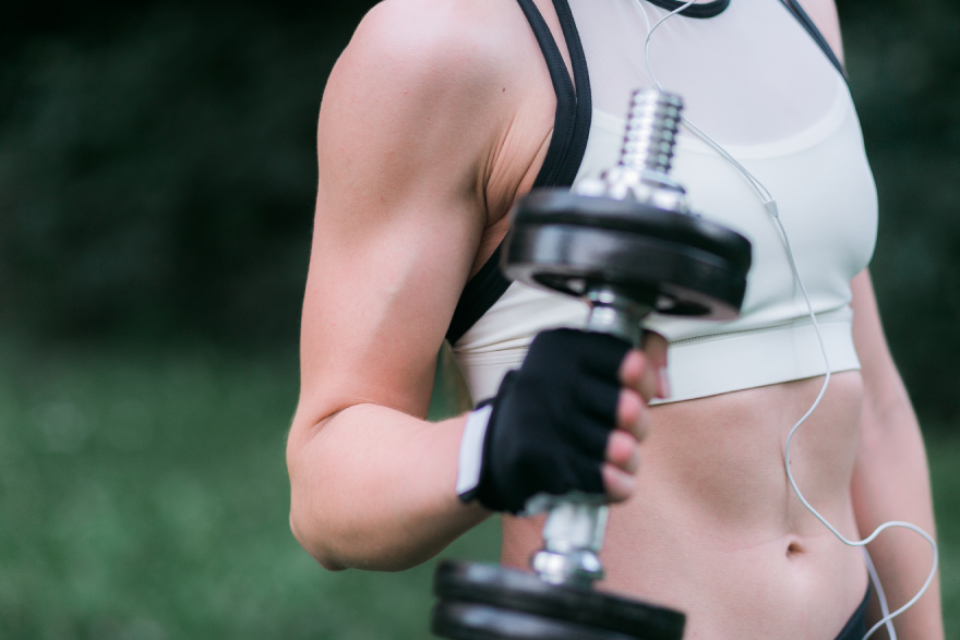 Wegovy vs Mounjaro: a woman holding a dumbell.